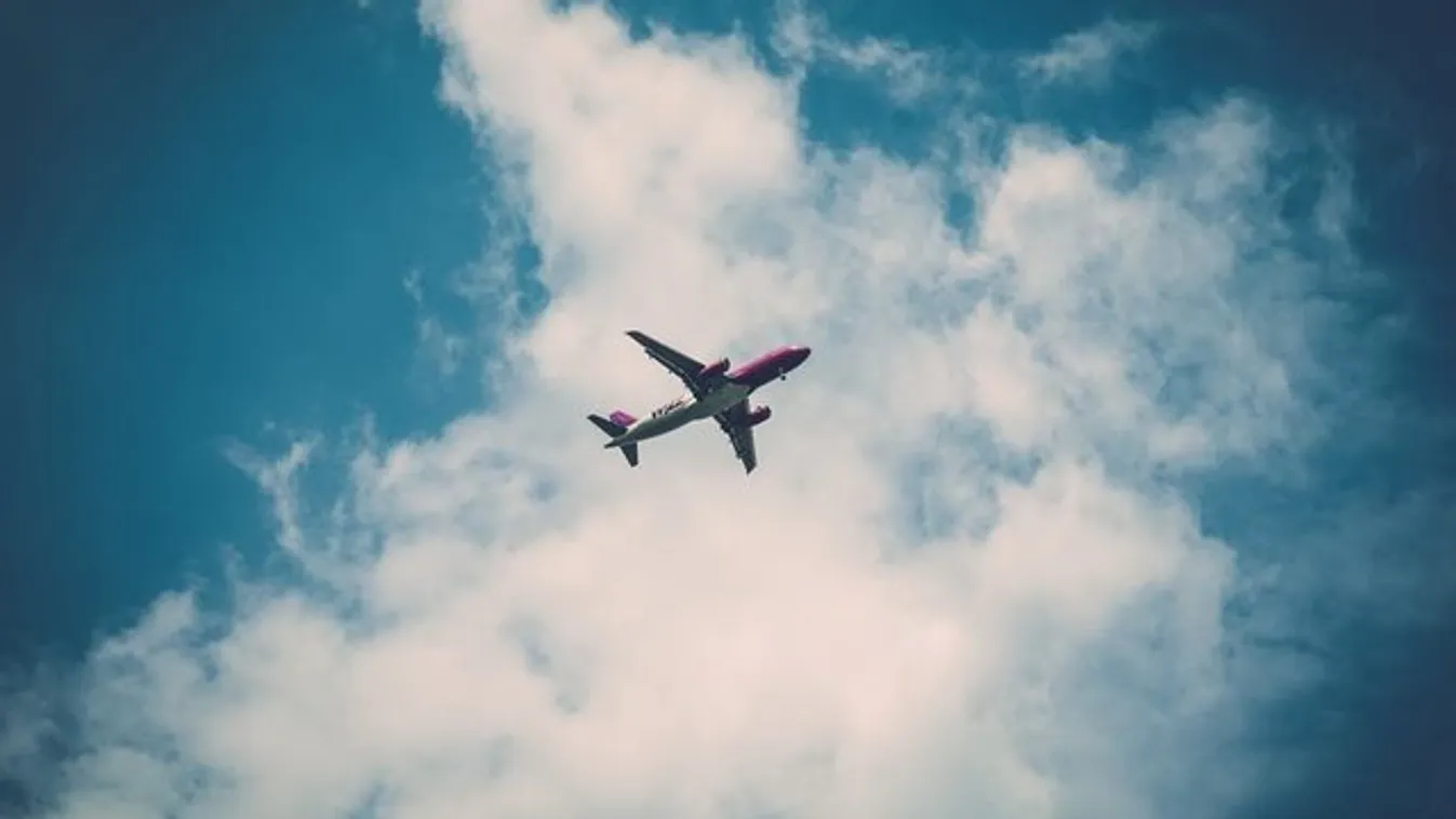 Két férfi véresre verte egymást a Wizzair London-Budapest járatán