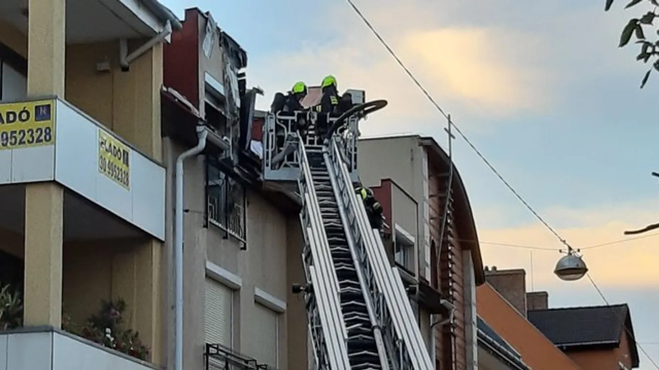 Le kellett bontani a lángokban álló tetőszerkezetet, hogy el tudják oltani a tüzet: 24 ember maradt fedél nélkül a Kiscelli utcában