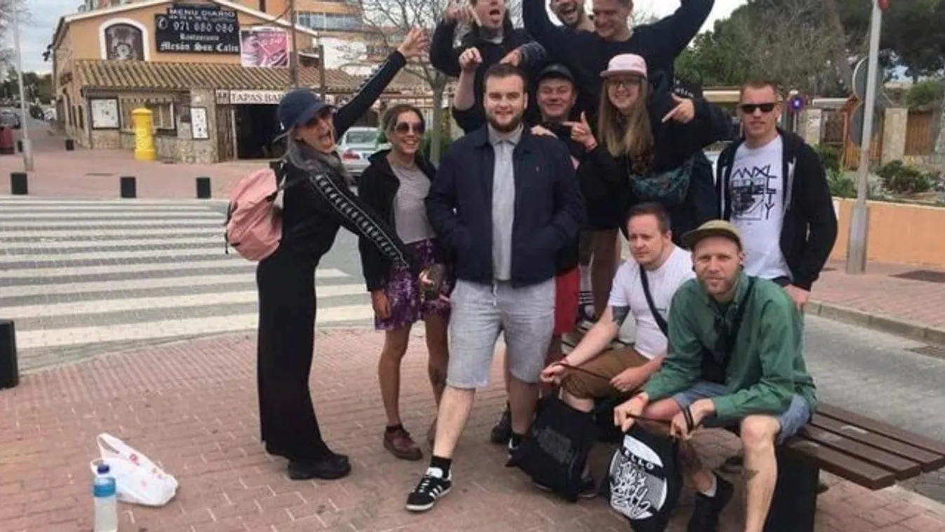 A haverjuk helyett a netről szerzett idegennel mentek nyaralni