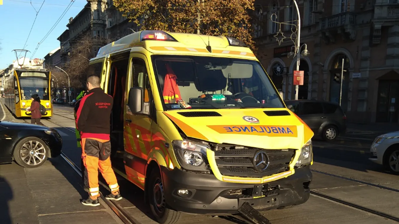 Leállt a forgalom, akkora baleset történt Budapesten - fotók
