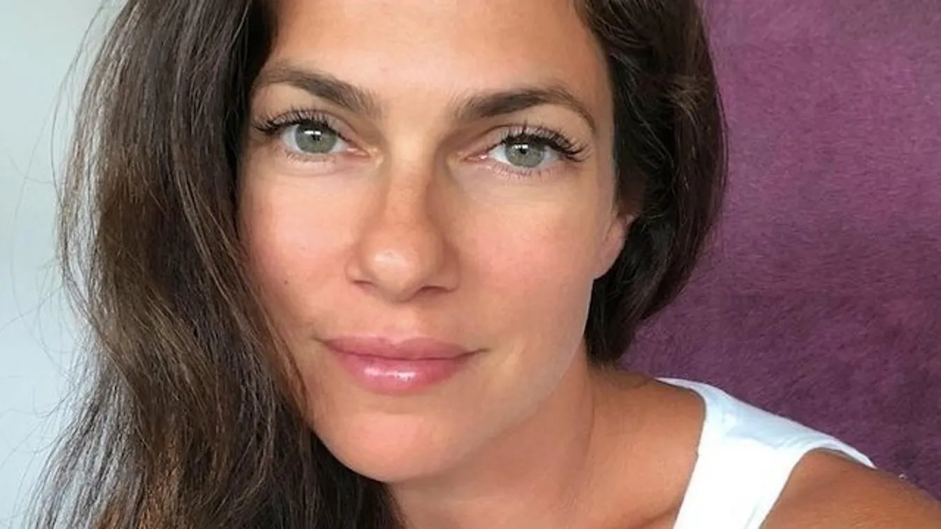 Bódi Sylvi bikinis fotója októberben is biztosítja a forróságot