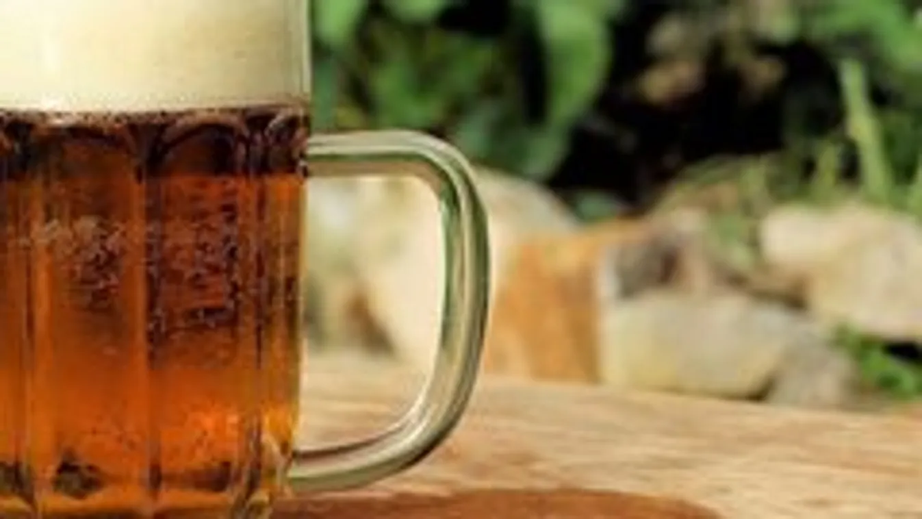 Sör- és hányásálló cipőket készített az Adidas az Oktoberfestre – videó