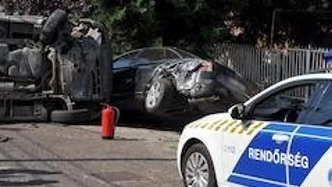 Hű, ezt jól megcsináltam - mondta a parkoló autókkal karambolozó ittas sofőr