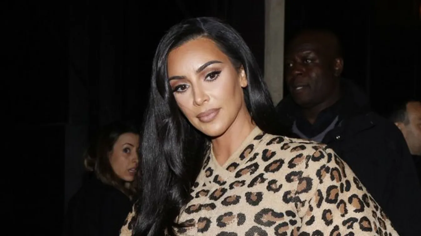Ismét címlapon szexizik Kim Kardashian - de vajon mit jelent be?