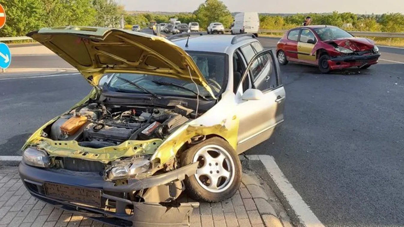 Most jött: brutális baleset, mentőhelikopter az M0-son