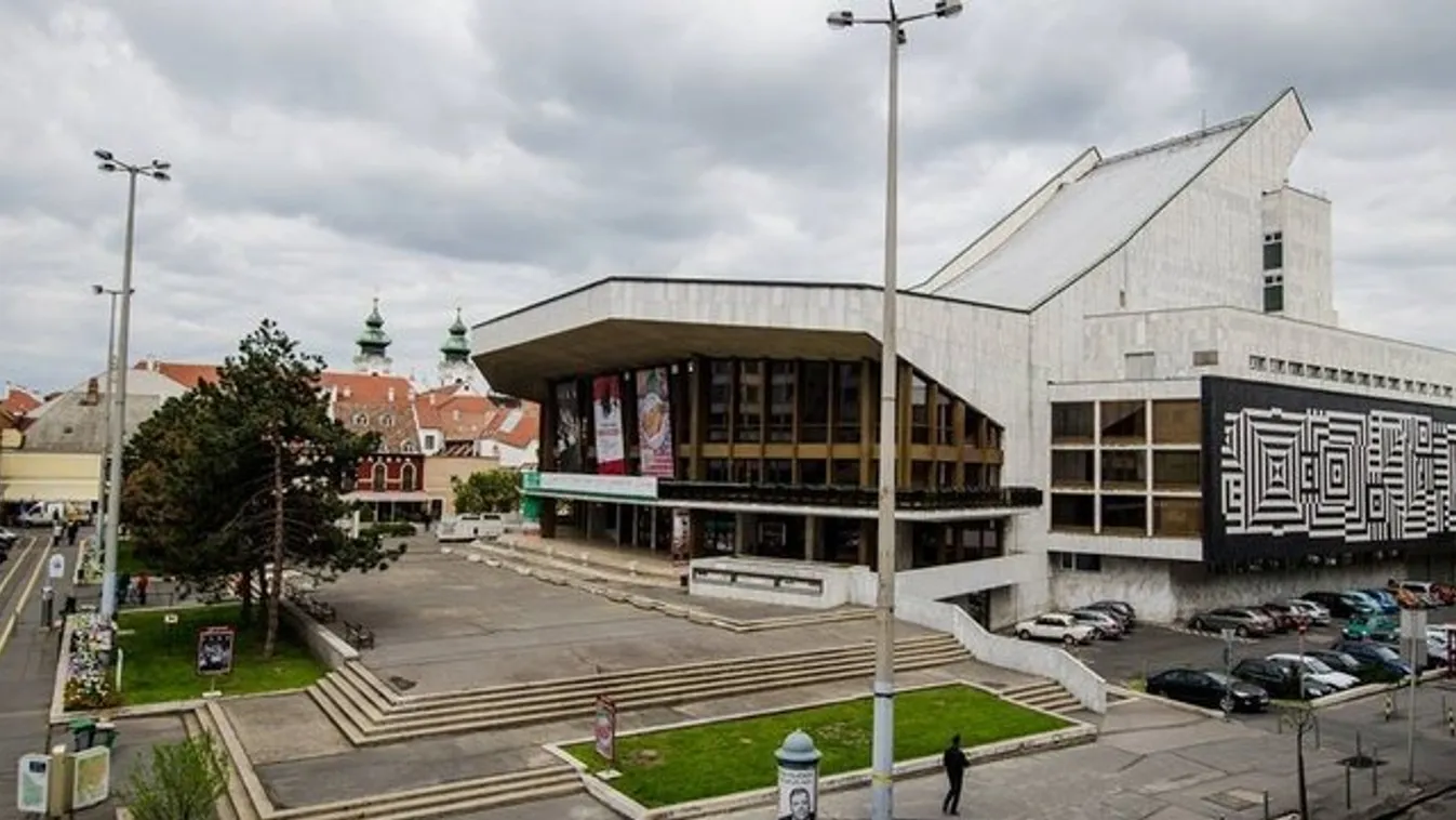 Akkorát esett a hétvégén a színész, hogy az orvosi ellátás idejére leállt a Győri Színház előadása