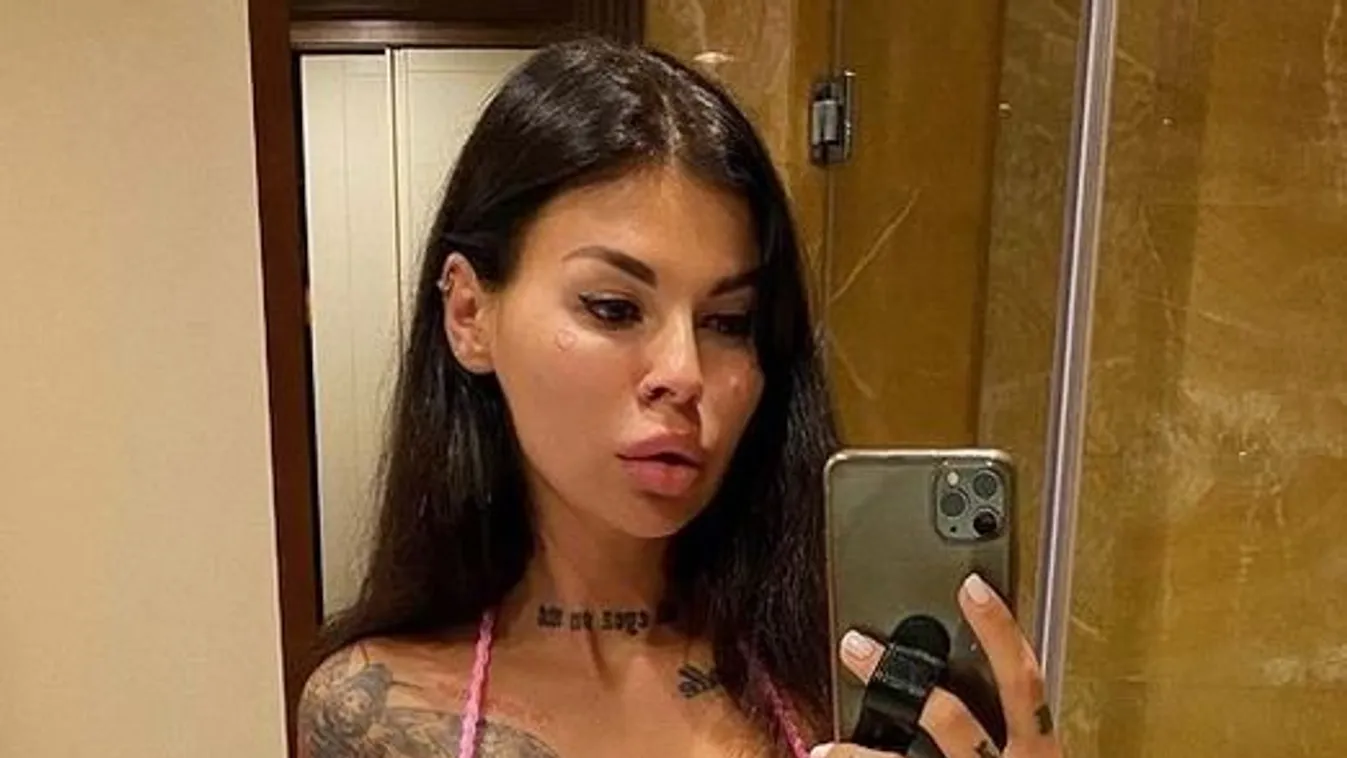 Úgy ágaskodnak a modell mellbimbói, ahogy nem szégyellnek -18+ fotók