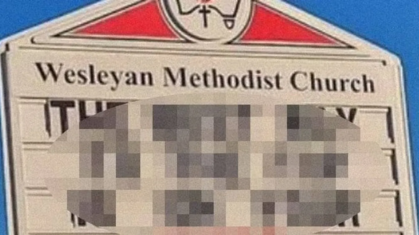Hatalmas botrányt kavart a templom ártatlannak szánt kiírása