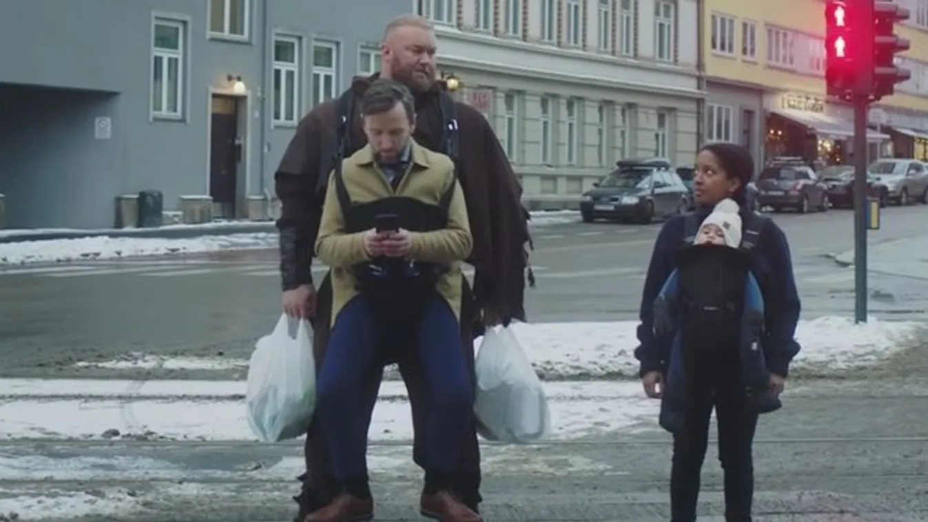 A Hegy vitte haza a vásárlókat