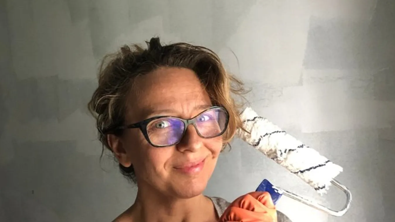 Pokorny Lia: Itthon kitanultam kőművesnek