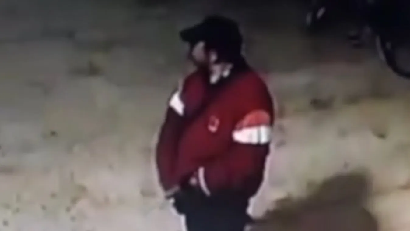 Kirakatra végez önkielégítést a szegedi "recskarém", rajtakapta a kamera - 18+ videó