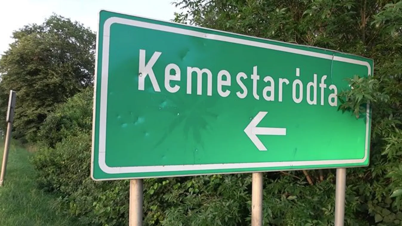Sörétessel lövik a községtáblát Kemestaródfán