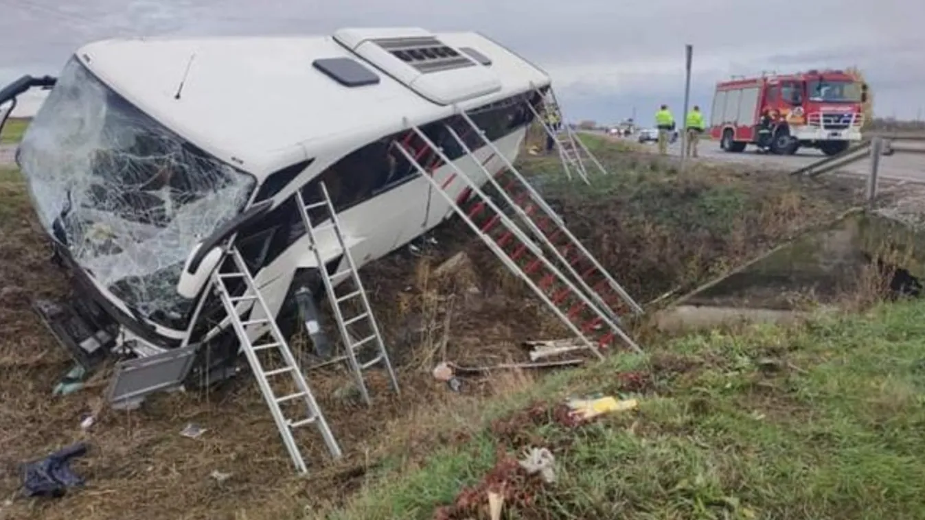 Most kaptuk a hírt: durva buszbaleset történt, mentőhelikopter és több mentőautó a helyszínen