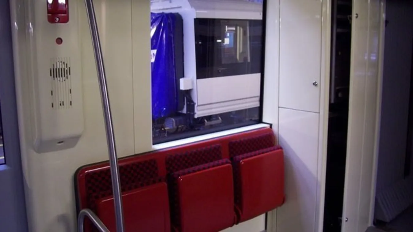 Megtörte a csendet a gyászoló barát, ezért ugorhatott a 2-es metró alá a 16 éves lány