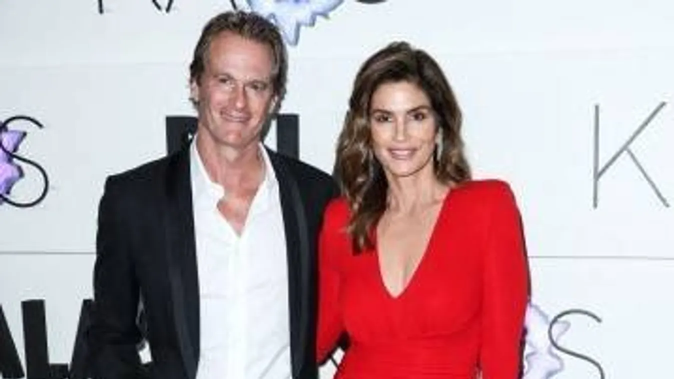 Lakótelepen vett lakást Cindy Crawford: csak kicsit más a kilátás, mint az ön paneljéből - Egészen kicsit - Fotók