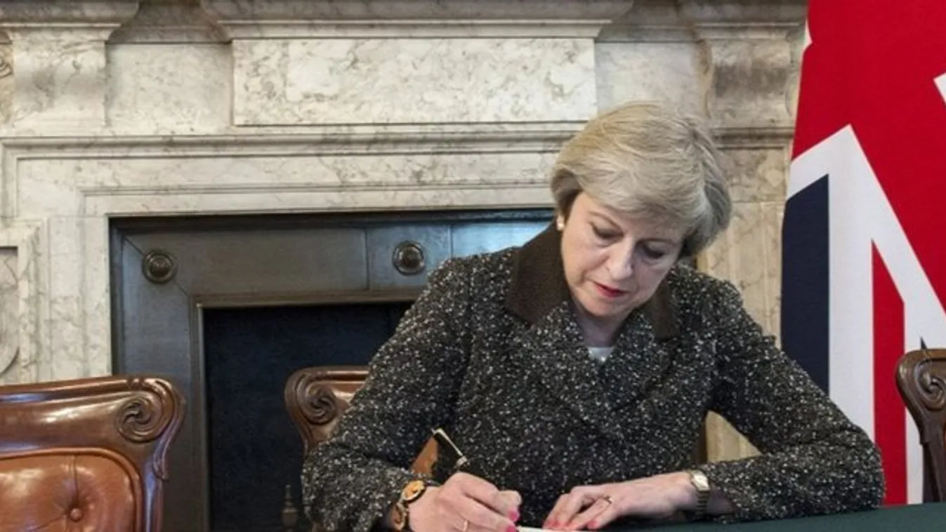 Brit választások: Theresa May nem kíván lemondani