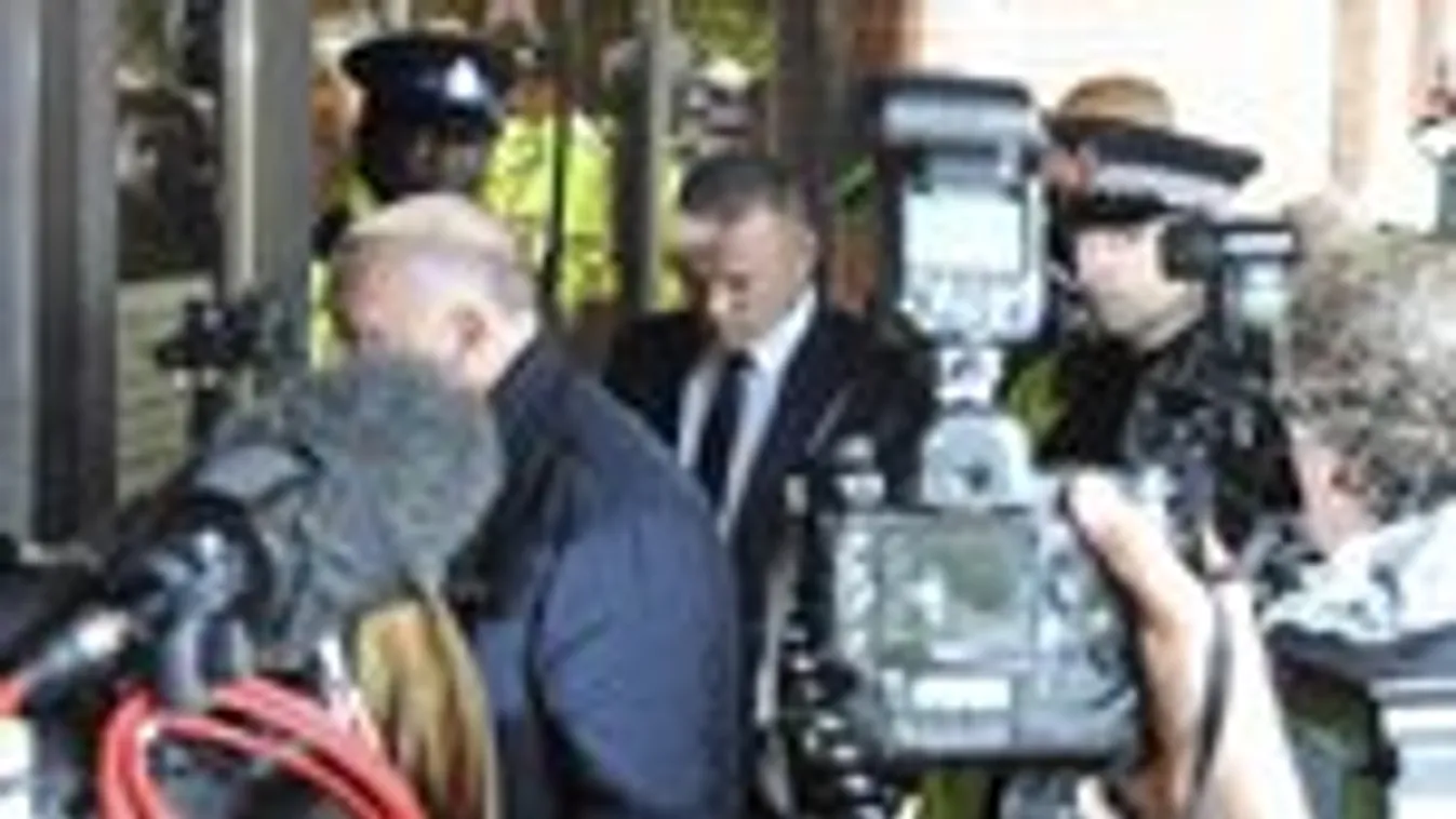 Büdös a tömegközlekedés, inkább 42 milliót költ Rooney
