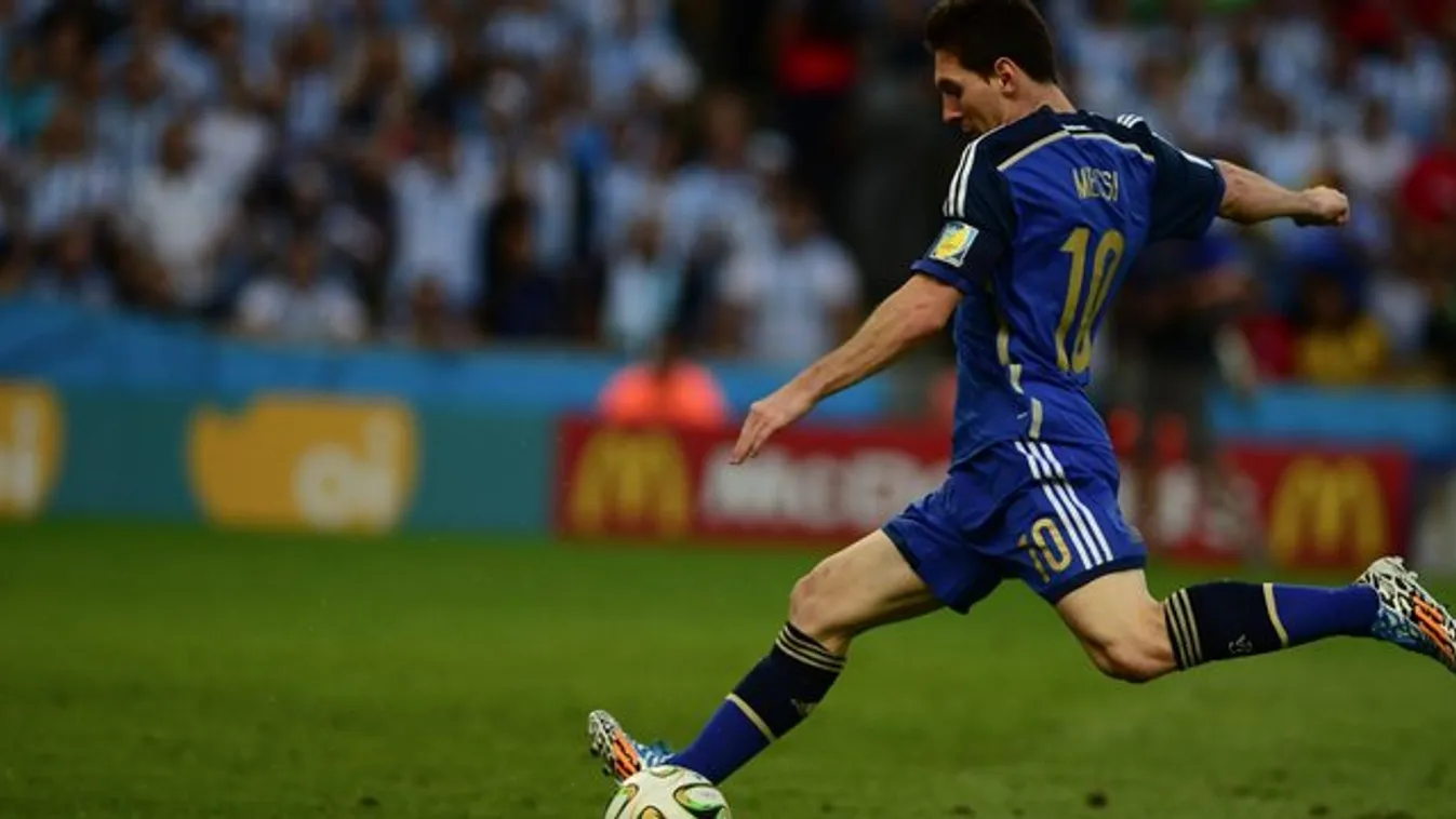 Messi mellébeszél Maradona miatt