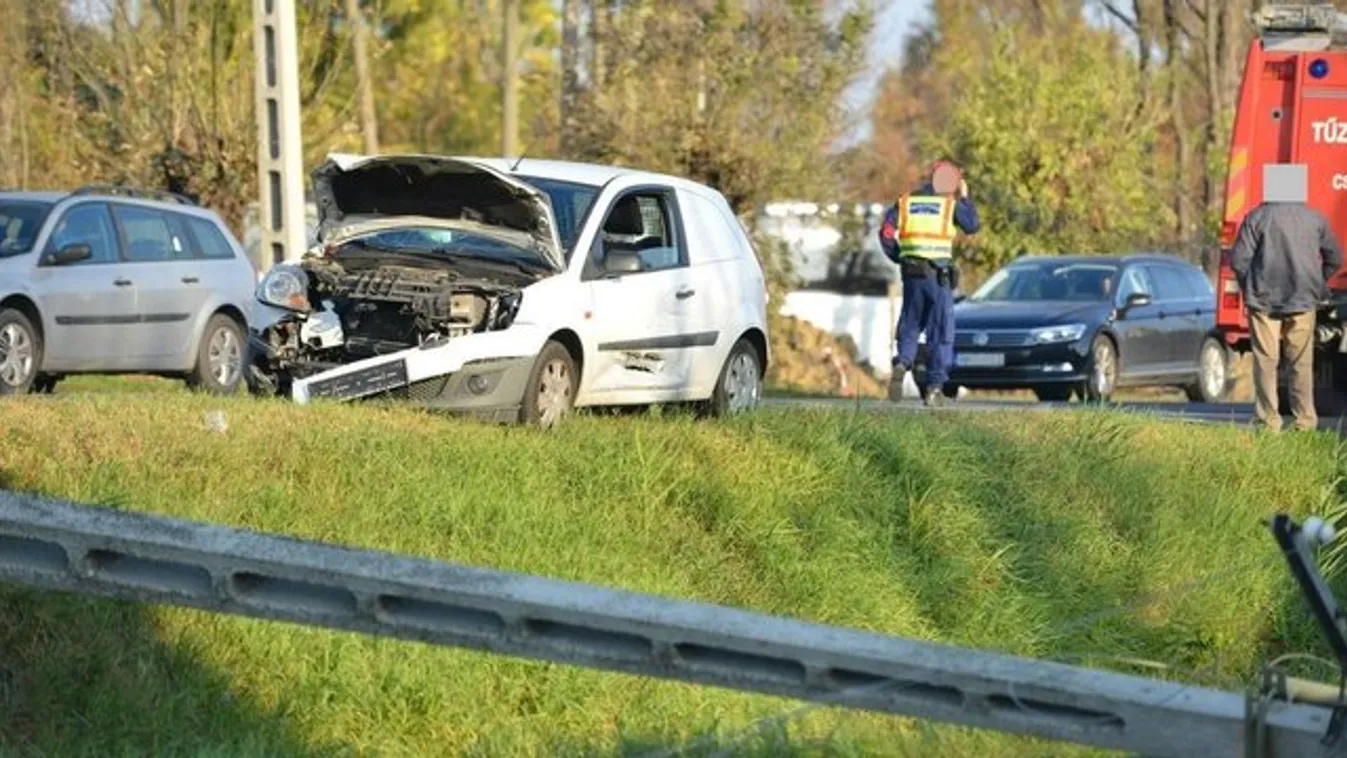 Villanyoszlopot döntött ki egy autó a szegedi Tyúkász kocsmánál