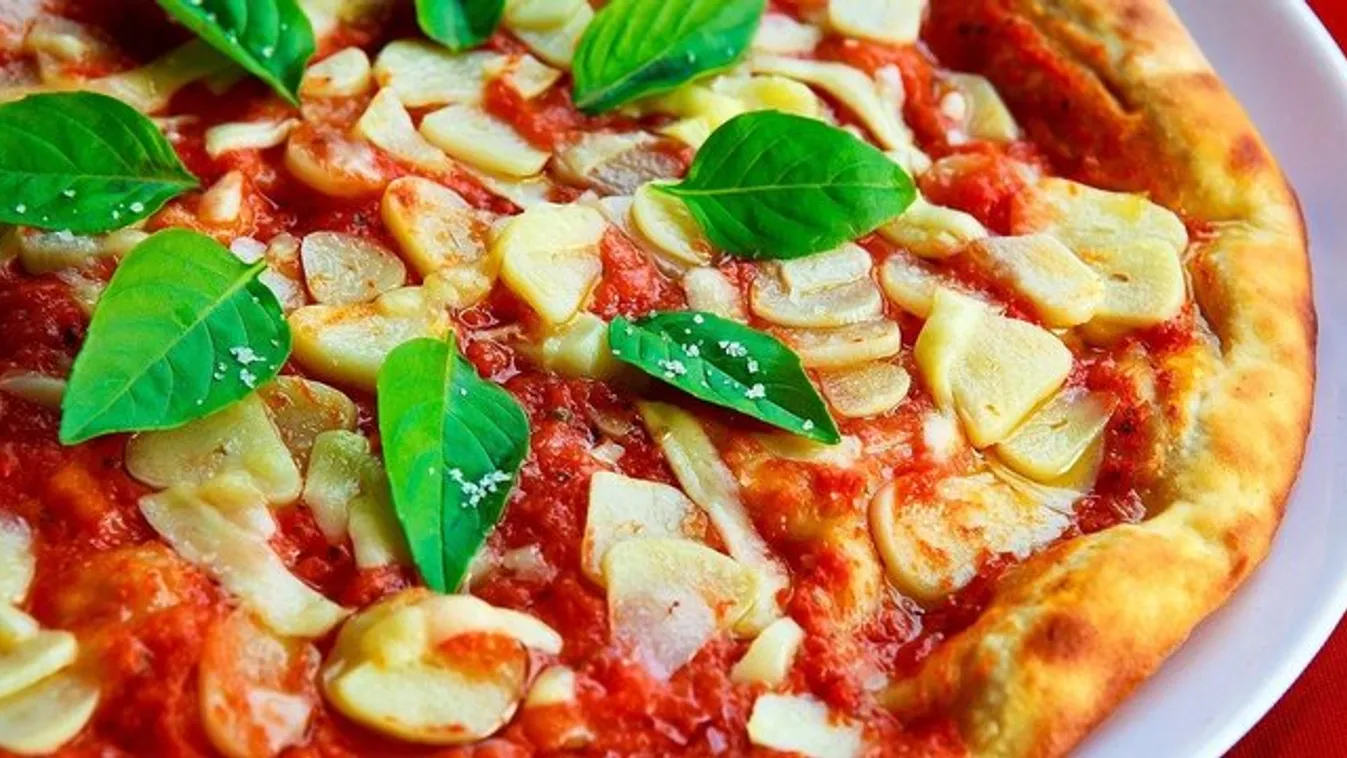 Kétszer adták el a családanyának ugyanazt a pizzát - mindkétszer százszoros áron