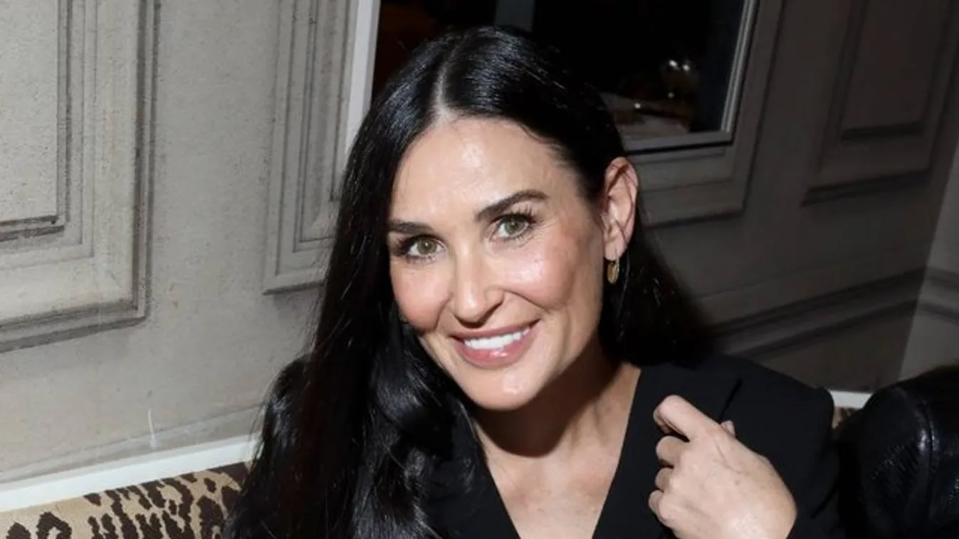 Lánya kutyája ránőtt Demi Moore fejére – szó szerint! Ha egyetlen fotót néz meg ma, ez legyen az!