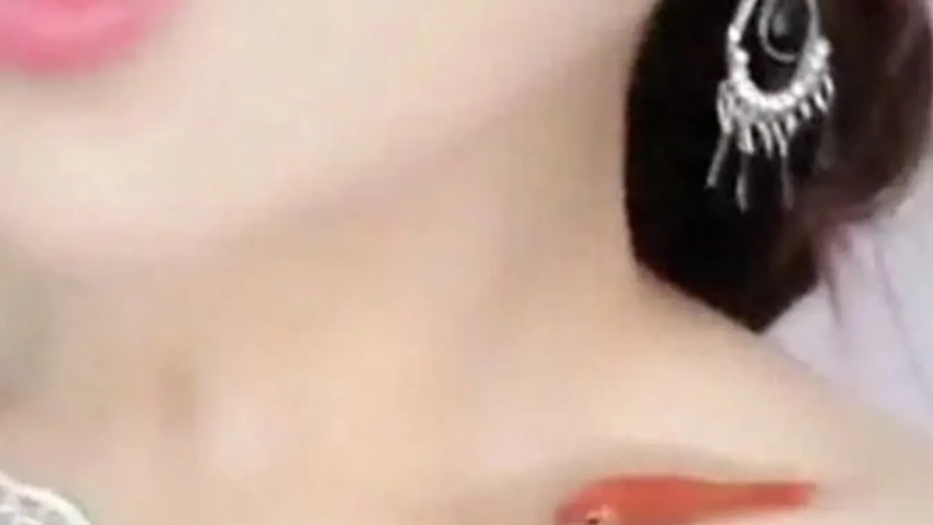 Nem elég divatos? Rakjon halat a kulcscsontja mögé! De inkább ne - videó