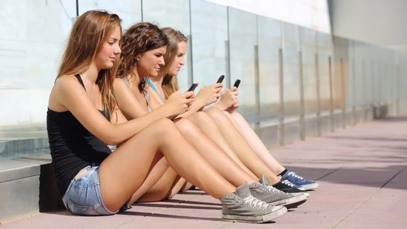 Megöli a telefon a nyári romantikát