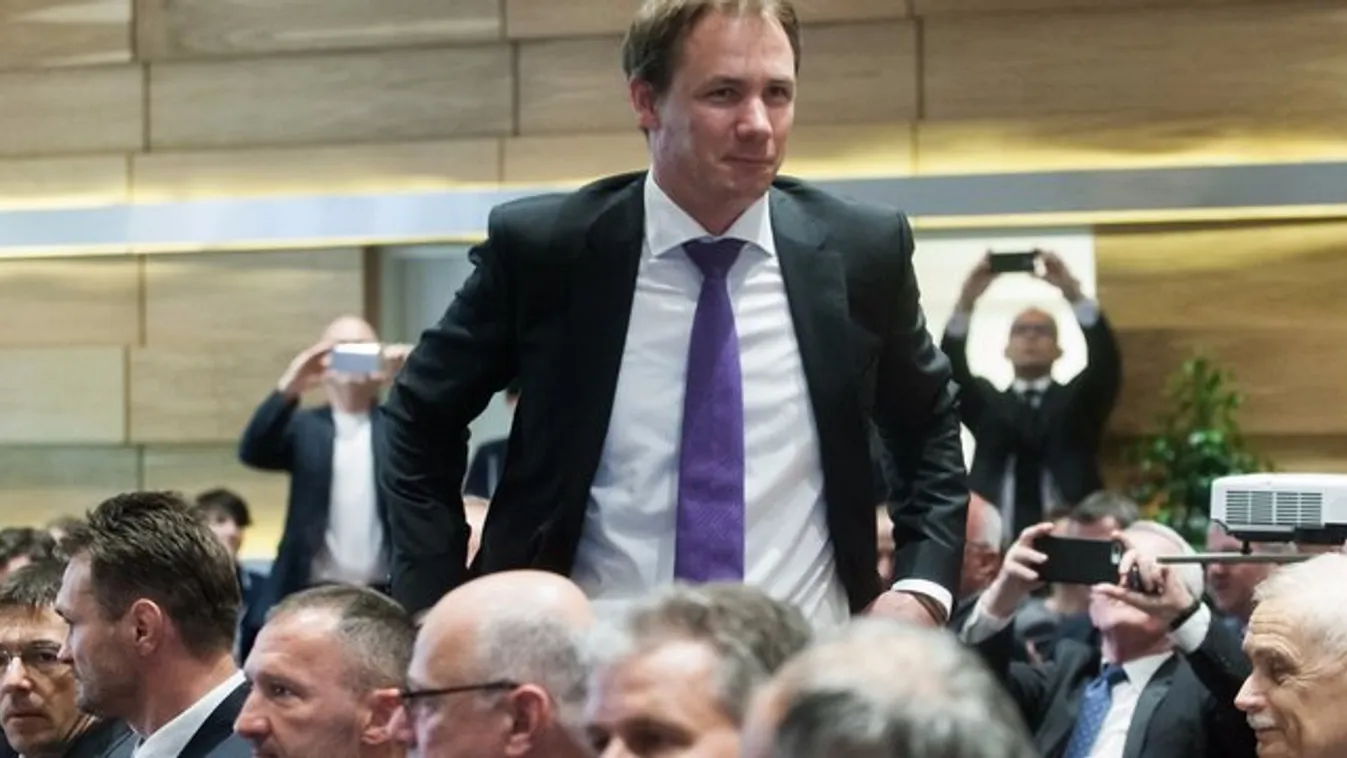Néhai nevelőapja miatt a MOB-elnök már gyűjti az évkönyveket