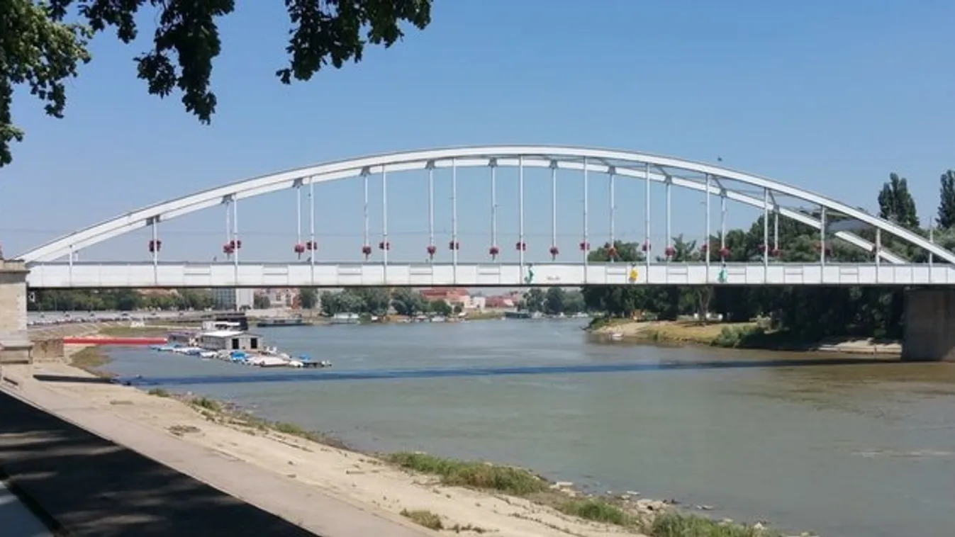 Tiszába hajtott egy autós Szegeden