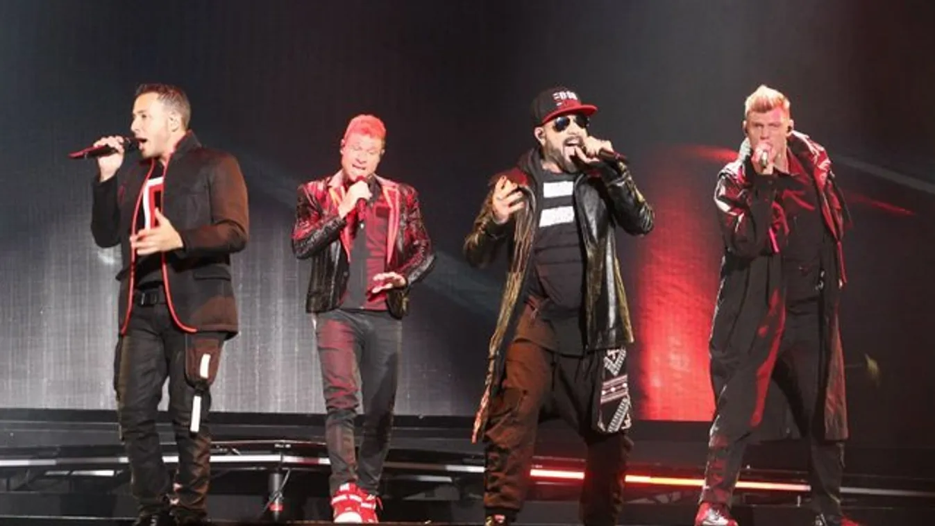 Leénekelte a bugyit a lányokról a középkorú Backstreet Boys