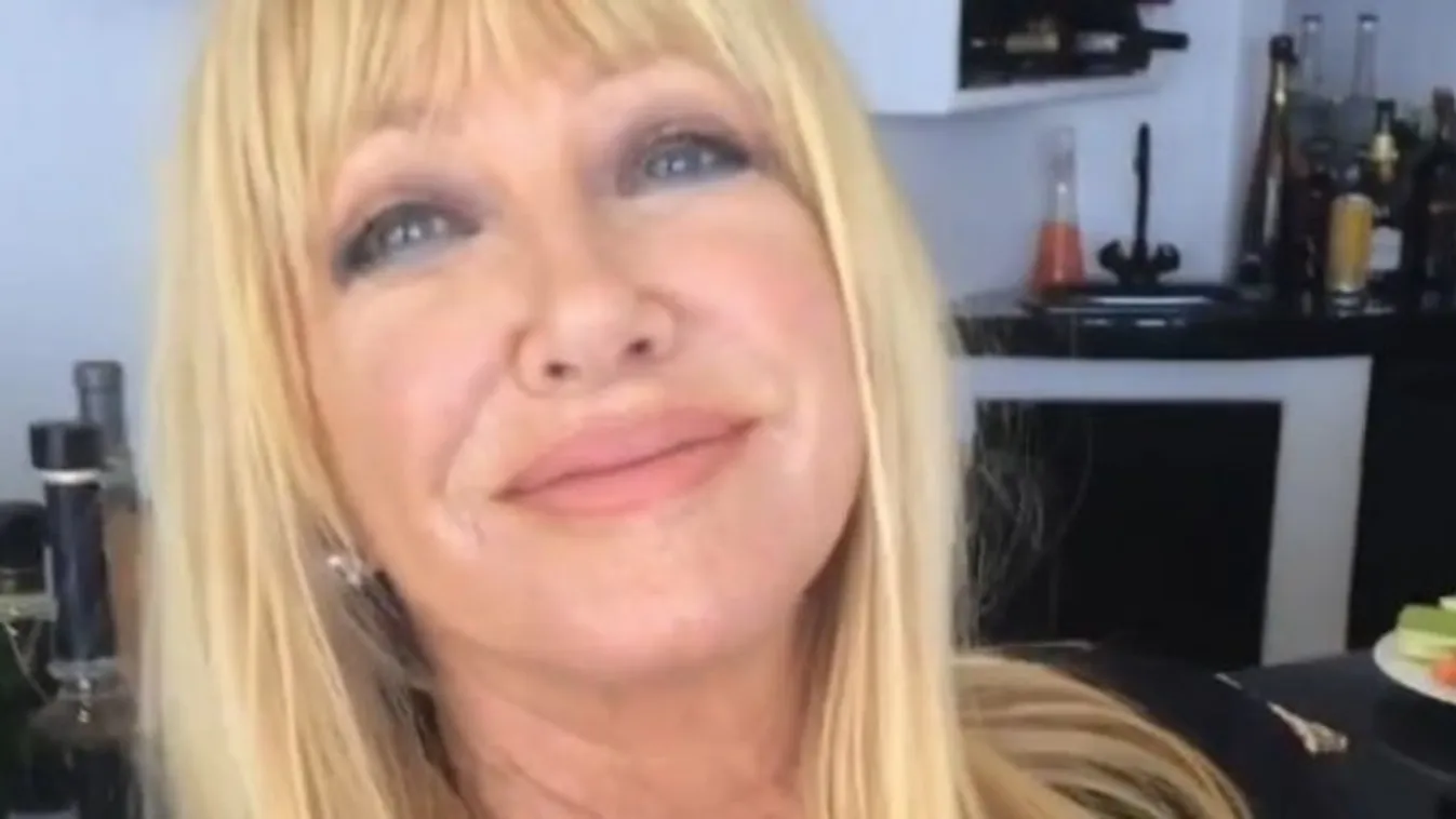 Meztelenül ünnepelte 73. születésnapját Suzanne Sommers – 18+
