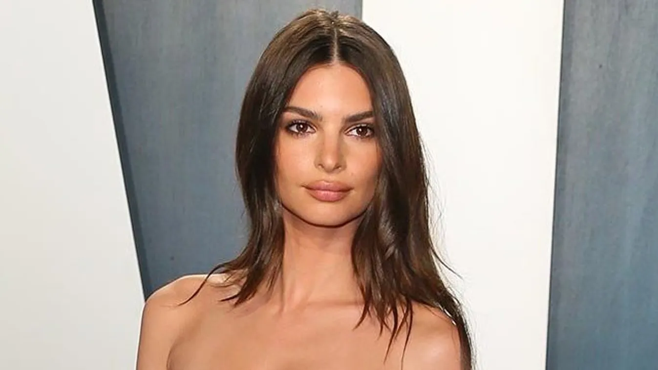 Anyaszült meztelenül pózolt a tükör előtt a várandós Emily Ratajkowski – 18+ fotó