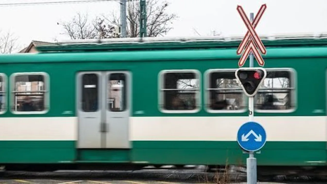 Felháborító: Fényes nappal maszturbált egy férfi a gödöllői HÉV-en