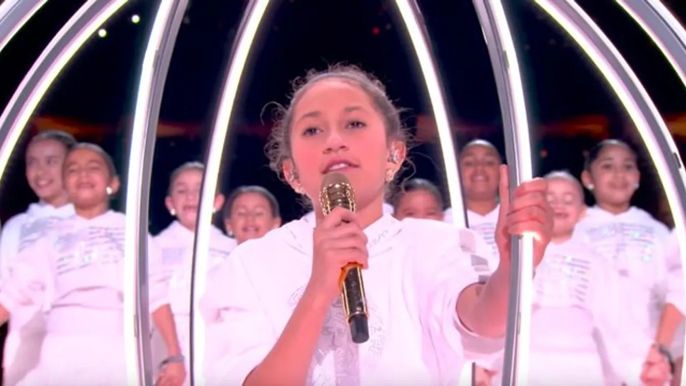 Onnantól, hogy kislánya felment a színpadra, a kutya se figyelt Jennifer Lopezre - videó
