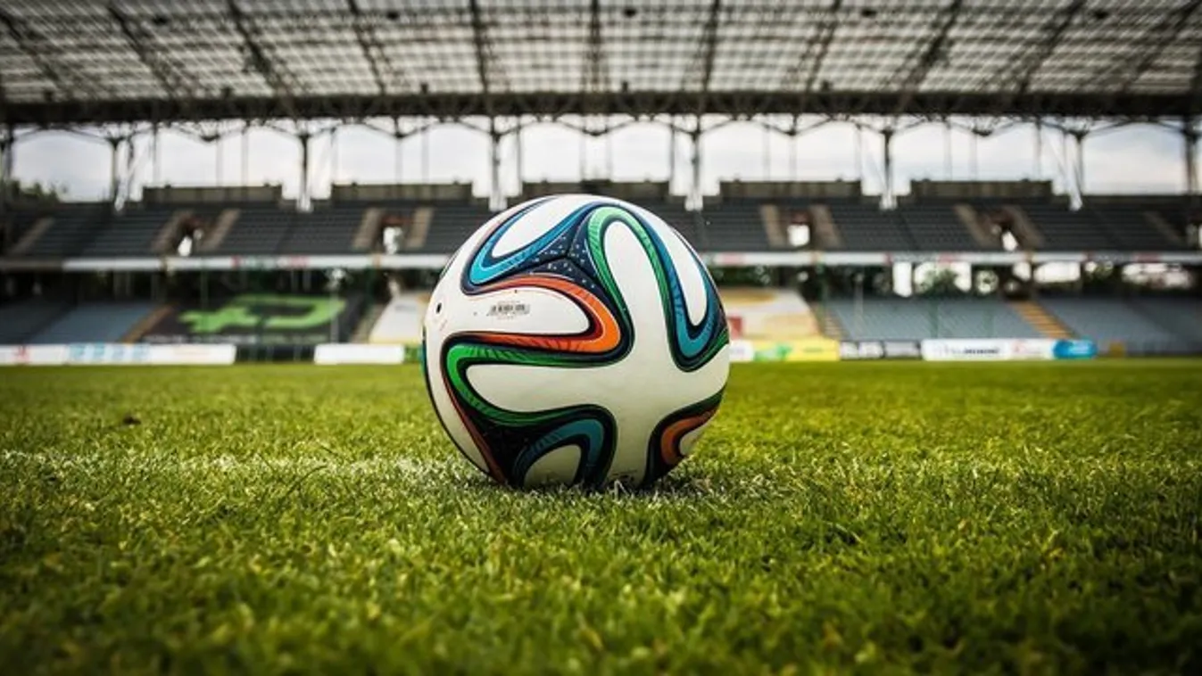 Világrekordot jelentő távolságból talált az ellenfél kapujába az angol labdarúgó negyedosztályban szereplő Newport County kapusa