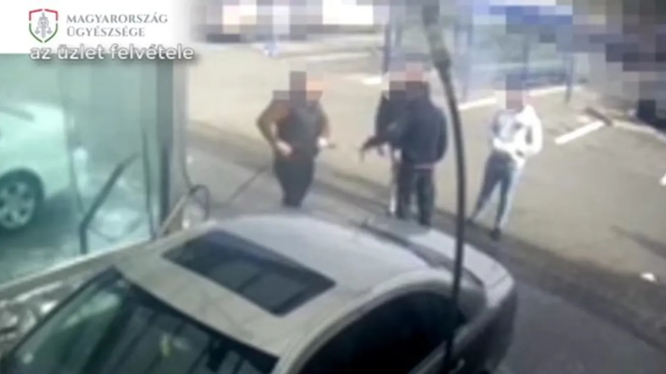 Nem hiszünk a szemünknek: Kamera rögzítette, mit tett a pécsi autómosóban egy férfi - bíróság elé kell állnia - videó