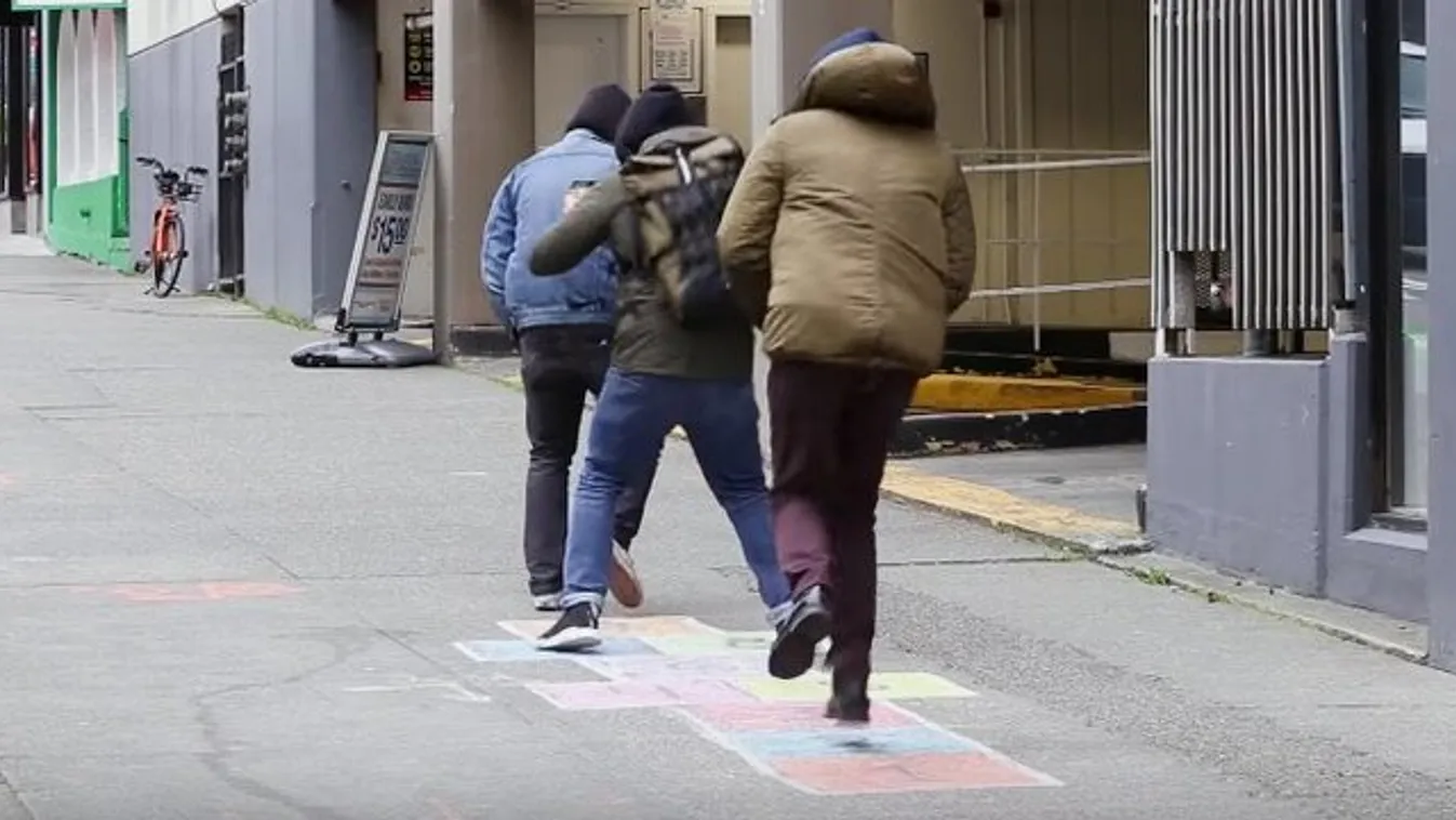 Ön szerint hány emberből bújik elő a gyerek egy ugróiskola láttán? videó