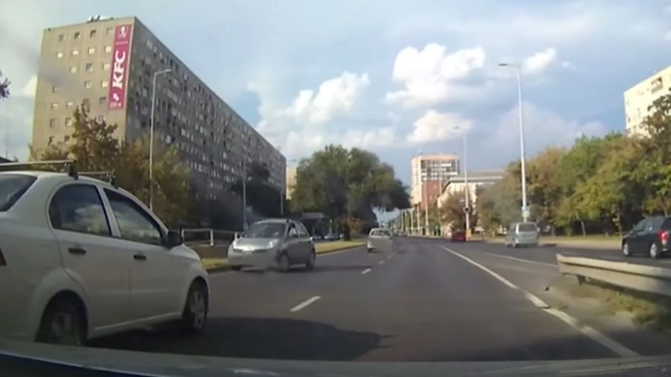 Döbbenet: a forgalommal szemben hajtott fel egy autós az Árpád hídra – videó