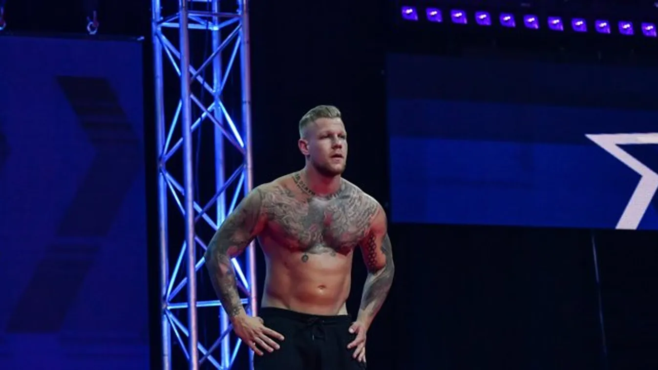 Nők álma a Ninja Warrior szexi tetovált VIP testőre – Fotó