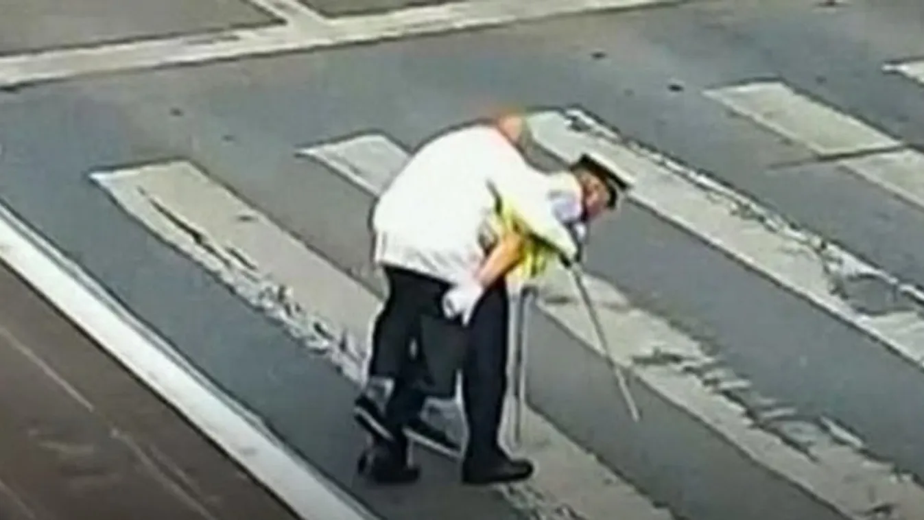 Szívmelengető, ahogy ez a rendőr egy idős bácsi segítségére sietett – videó