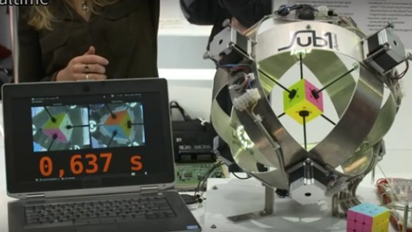 Nem semmi! Fél másodperc alatt kirakja a robot a Rubik-kockát