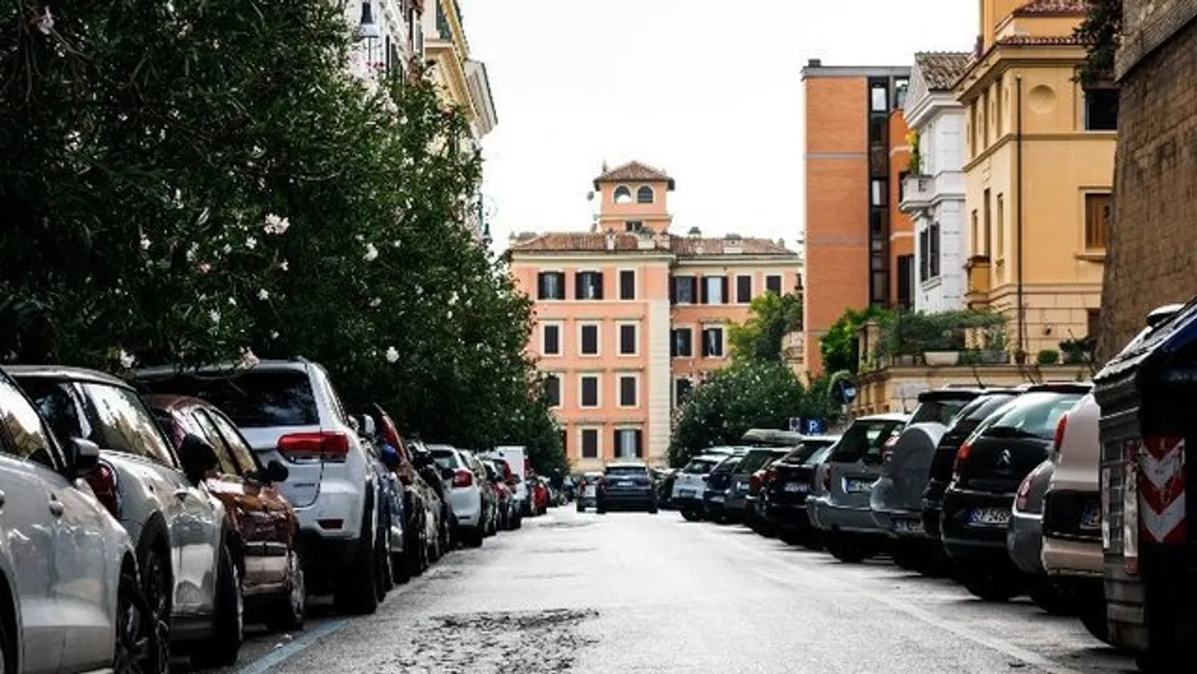 Elengedték a büntetését a budapesti nőnek, aki vezetés közben kapott infarktust és emiatt szabálytalanul parkolt