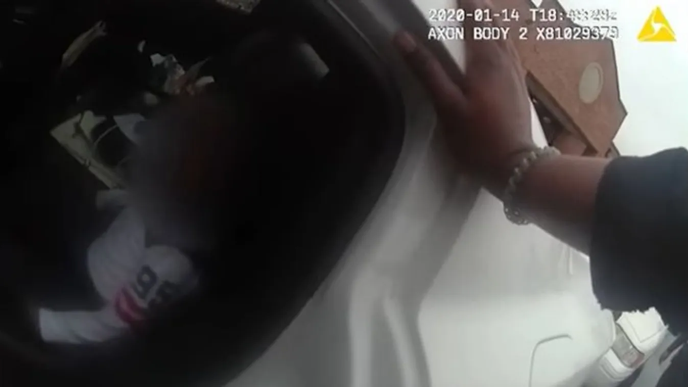 Videón a kegyetlenség: Megbilincselték és zokogásig fenyegették a rendőrök az 5 éves fiút - ez volt a bűne