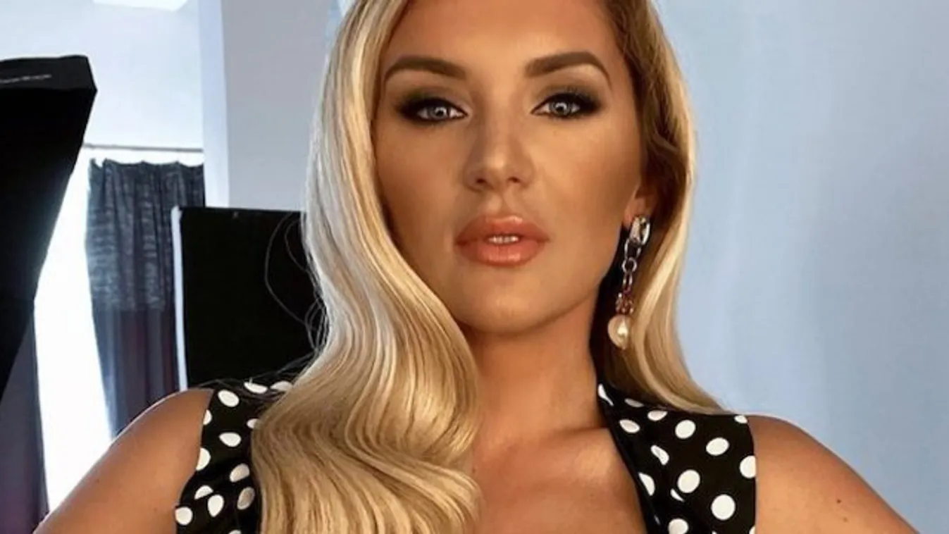 Hódi Pamela férje vágja el a köldökzsinórt