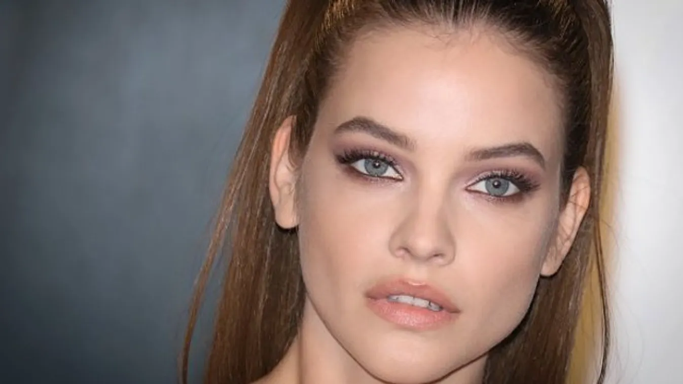 Palvin Barbi vörös rúzsos képe új értelmet ad az emberiség létezésének - Fotó