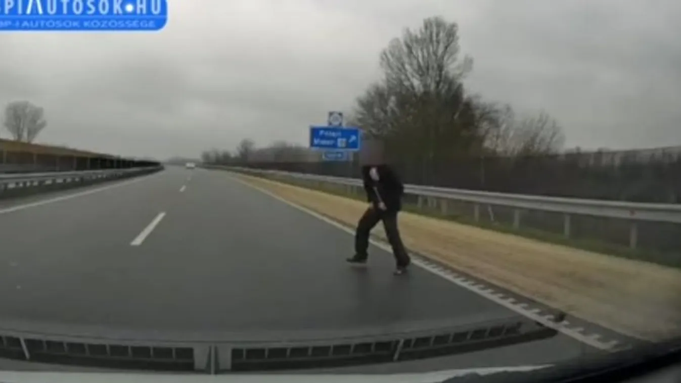 Még nézni is szörnyű: az M4-esen, száguldó kocsik között őrjöngött egy férfi – videó