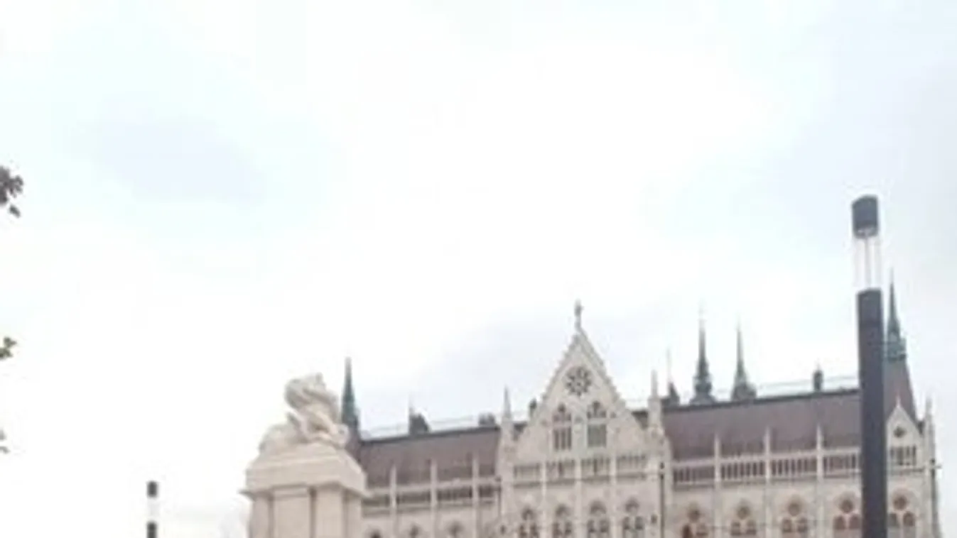 Szeretik egymást, ezért néha meglepik a másikat egy édeshármassal