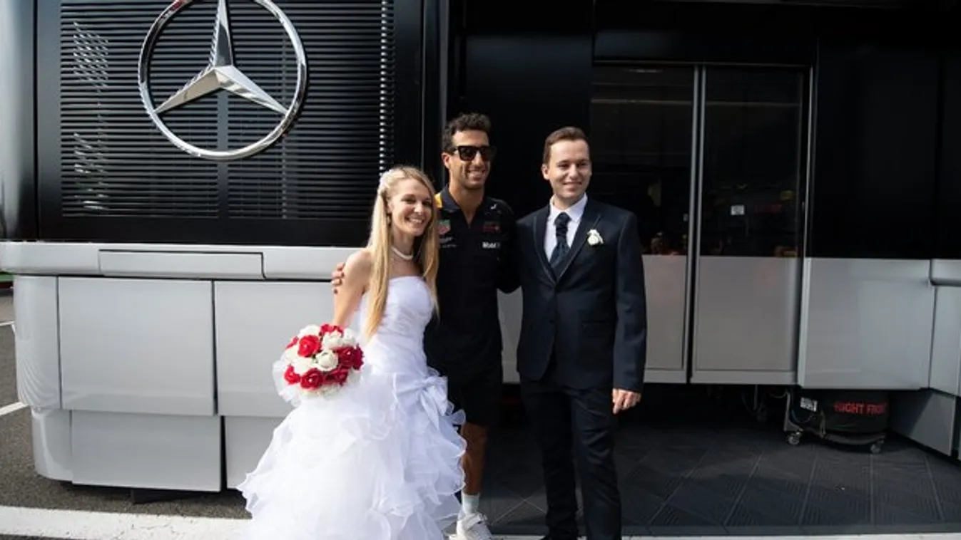 Menyasszonnyal pózolt Ricciardo