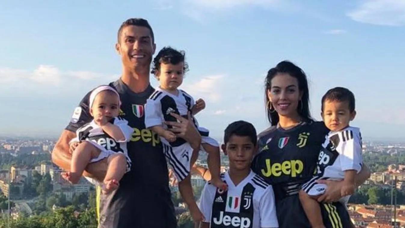 Bejött a váltás Cristiano Ronaldónak
