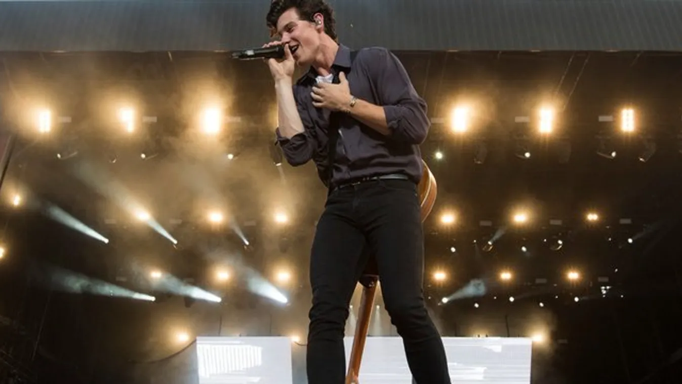 Tinilányok rohanták le a Szigetet Shawn Mendes miatt - fotók